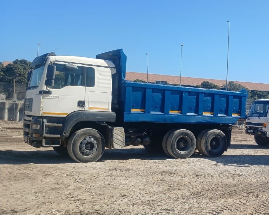 10 cube tipper trucks hired for rubble removal in Cape Town